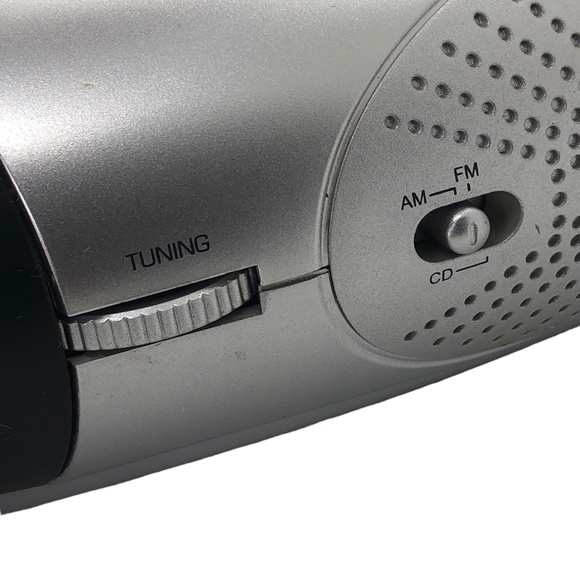 Lextron AM/FM Alarm Clock Radio (but CD Player DO NOT WORK) - Picture 10 of 11